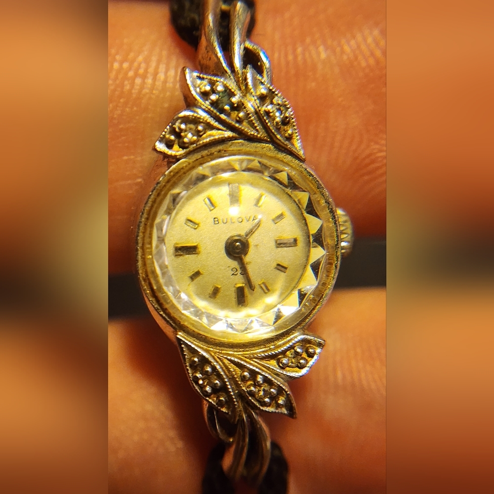 14K and Diamond Bulova Ladies Watch Running